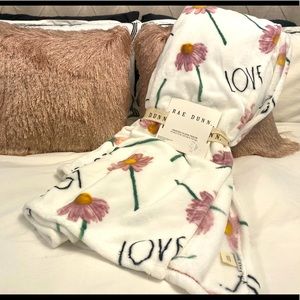 New Rae Dunn Plush LOVE with pink daisies blanket